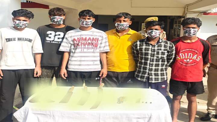6 名蹄帮成员在查谟被捕，他们携带手枪和 Tokkas：警方 – JK News Today
